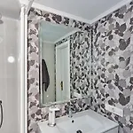 Parrot's House- Yumbo Center Плайя-дель-Инглес