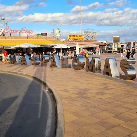Parrot's House- Yumbo Center * Плайя-дель-Инглес