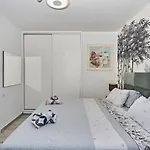 Parrot's House- Yumbo Center * 普拉亚戴尔雷安格莱斯