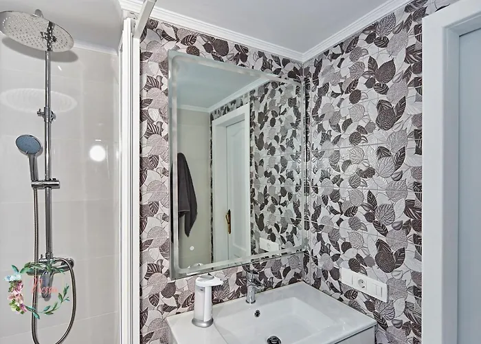 Parrot's House- Yumbo Center Playa del Ingles (Gran Canaria)