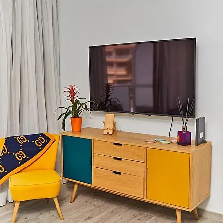 Parrot's House- Yumbo Center * Playa del Ingles (Gran Canaria)