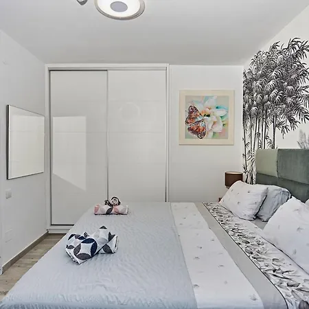 Parrot's House- Yumbo Center * Playa del Ingles (Gran Canaria)