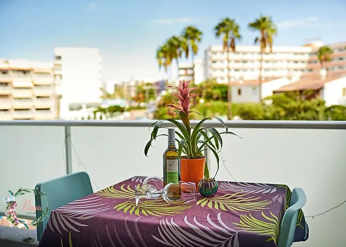 Parrot's House- Yumbo Center Apartment *