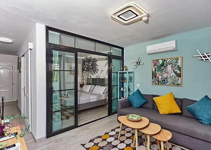 Parrot's House- Yumbo Center Apartment